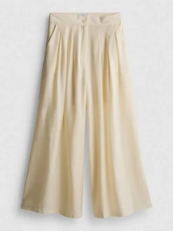 Pantalones de pernera ancha plisados de The Edit