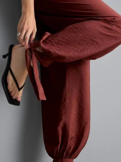 Pantalones de pernera cocoon texturizados