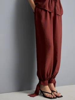 Pantalones de pernera cocoon texturizados