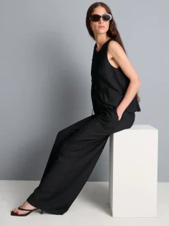 Pantalones fruncidos de pernera ancha