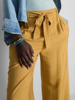 Pantalones palazzo con detalle de lazo