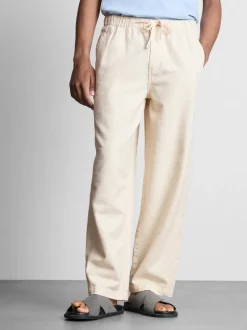 Pantalones texturizados con cordón de ajuste