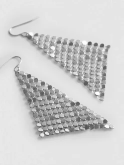 Pendientes largos de discos metálicos