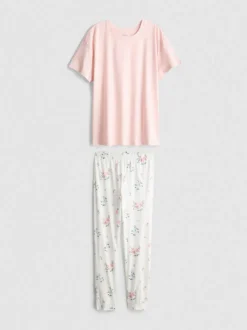 Pijama con estampado floral