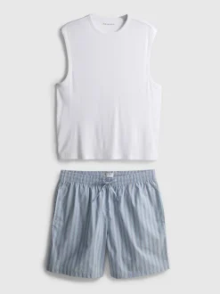 Pijama con pantalones cortos a rayas