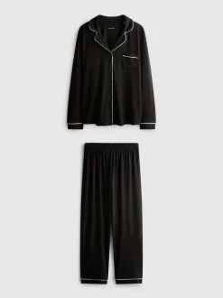 Pijama de corte boyfriend con ribete en contraste