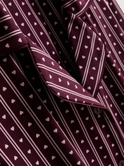 Pijama de corte boyfriend con estampado de corazones