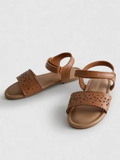 Sandalias con diseño cortado a láser