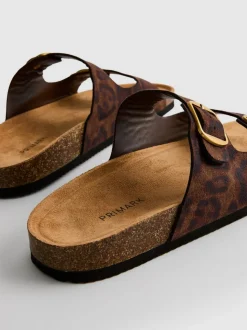 Sandalias con doble tira y estampado de leopardo