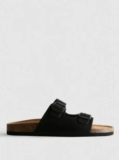 Sandalias con dos tiras con hebillas