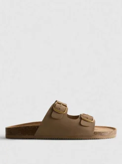 Sandalias con dos tiras con hebillas