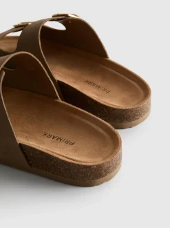 Sandalias con dos tiras con hebillas