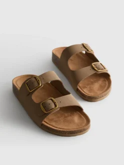 Sandalias con dos tiras con hebillas