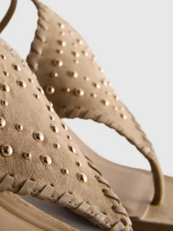 Sandalias con tachuelas de Paula Echevarría