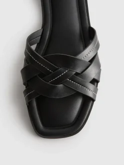 Sandalias de piel sintética tejida