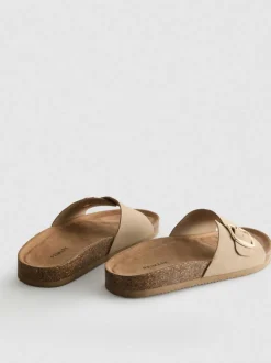 Sandalias destalonadas con tira con hebilla