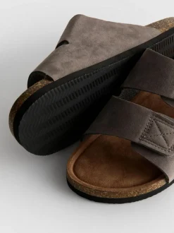 Sandalias de suela gruesa con dos tiras