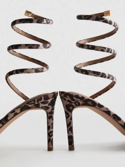 Sandalias de tacón con estampado de leopardo