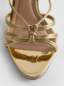 Sandalias de tacón con nudo de Paula Echevarría
