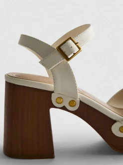 Sandalias de tacón con tachuelas de antelina