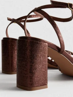 Sandalias de tacón con tiras con strass