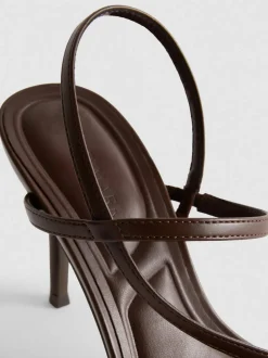 Sandalias de tacón de diseño minimalista