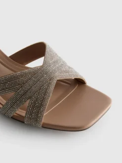 Sandalias de tacón grueso con tiras cruzadas