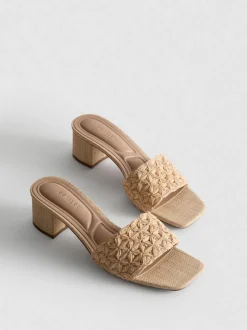 Sandalias de tacón grueso de rafia