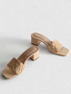 Sandalias de tacón grueso de rafia
