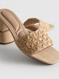 Sandalias de tacón grueso de rafia