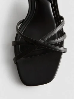 Sandalias de tacón grueso tejido con tiras