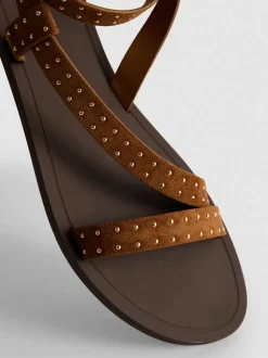 Sandalias de tiras con tachuelas