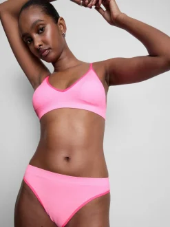 Set de sujetador triangular con relleno y tanga