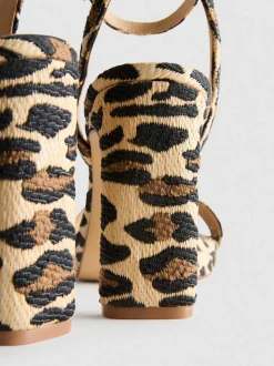 Tacones de plataforma con textura de leopardo