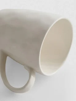 Taza con acabado ondulado