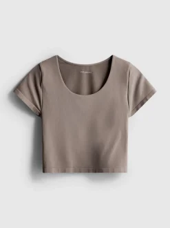 Top corto extrasuave con escote amplio