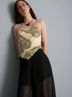 Top corto tipo bandana con estampado de cachemira