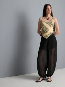 Top corto tipo bandana con estampado de cachemira
