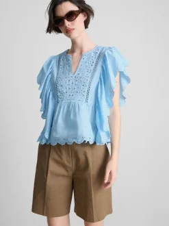 Top de algodón bordado con mangas festoneadas