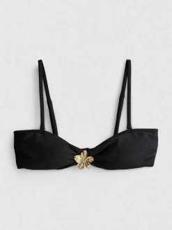 Top de bikini escotado con detalle floral