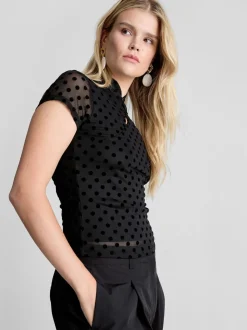 Top de lunares con cuello mao