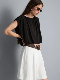 Top drapeado corto con mucho modal