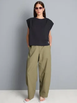 Top holgado sin mangas tipo sudadera