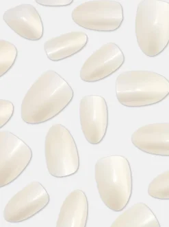 Uñas postizas almendradas esmaltadas de PS...
