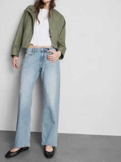 Vaqueros holgados de pernera recta y talle bajo