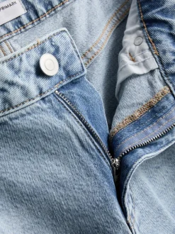 Vaqueros holgados de pernera recta y talle bajo