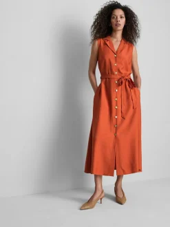 Vestido camisero midi con cinturón