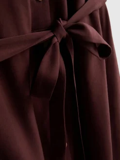 Vestido camisero midi con cinturón
