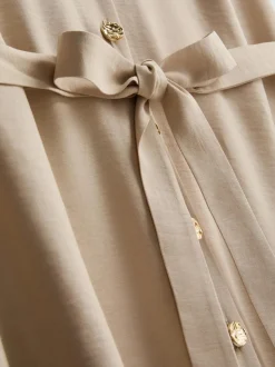 Vestido camisero midi con cinturón