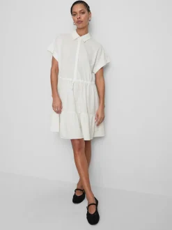 Vestido corto a capas con manga corta